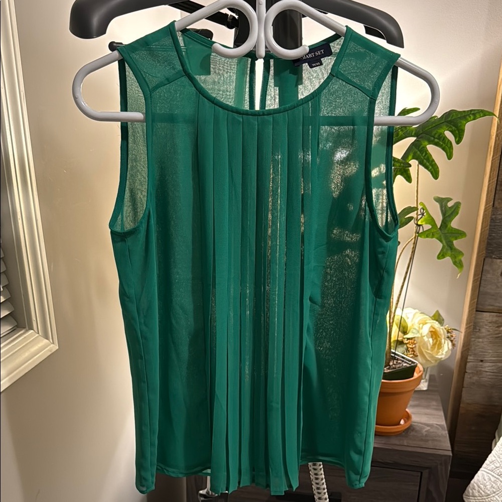 Smart Set Green Pleated Sleeveless Blouse